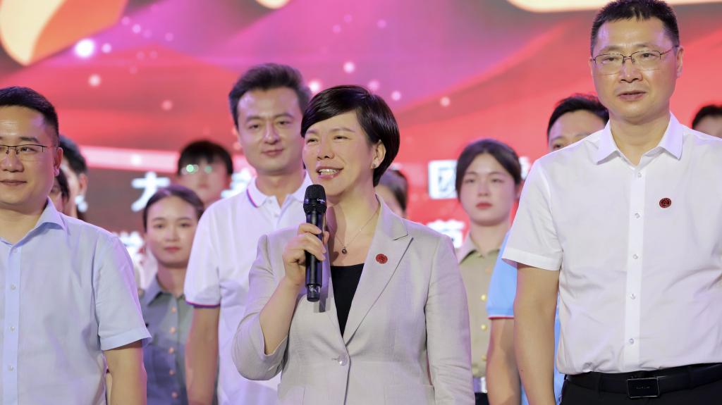 完美网页版党委书记张艳。受访单位供图