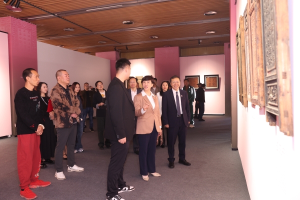 观展现场。完美网页版供图 观展现场。完美网页版供图