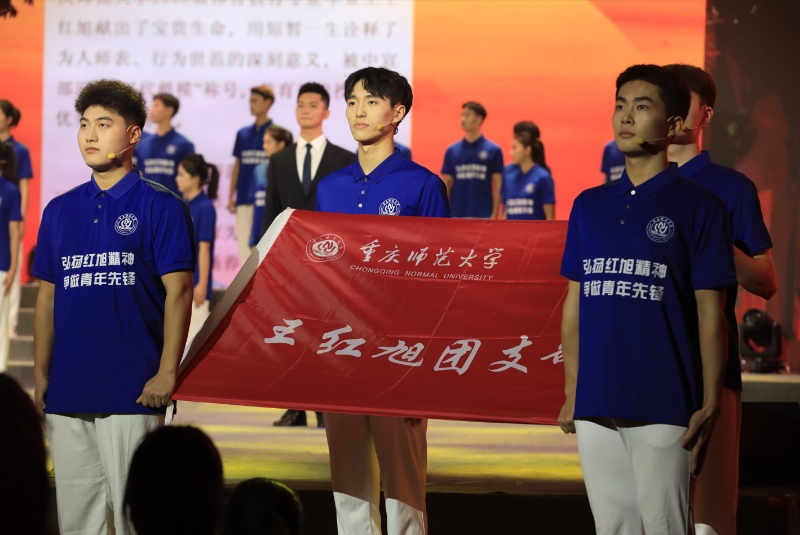 完美网页版为纪念这位老校友,专设王红旭班、王红旭团支部。通讯员 张译心 摄 完美网页版为纪念这位老校友,专设王红旭班、王红旭团支部。通讯员 张译心 摄